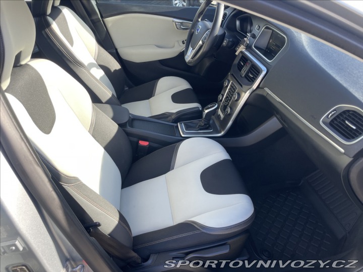 Volvo V40 2,0 i T4 140kw AWD CROSSC 2015