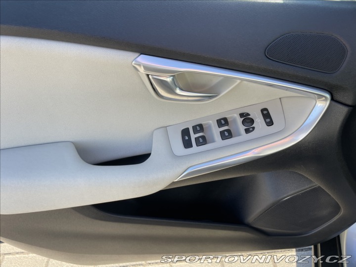 Volvo V40 2,0 i T4 140kw AWD CROSSC 2015