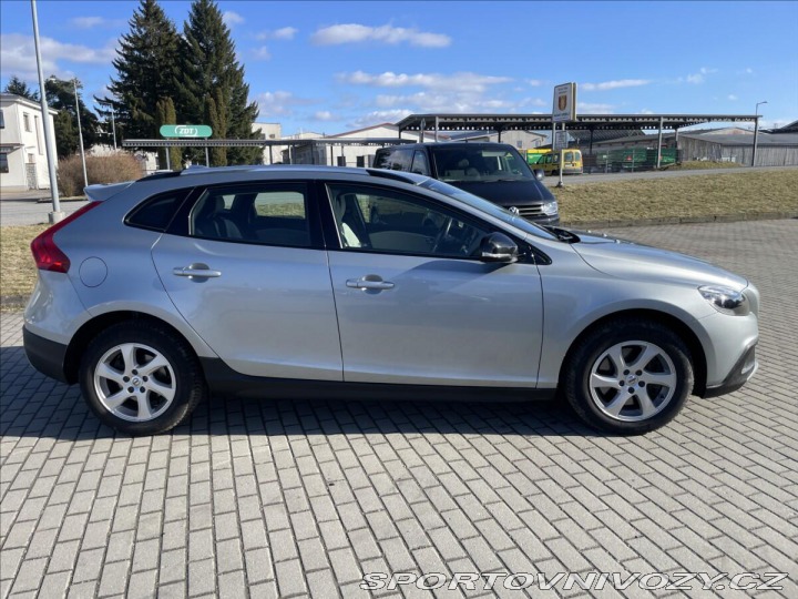 Volvo V40 2,0 i T4 140kw AWD CROSSC 2015