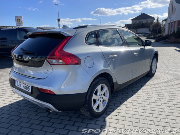 Volvo V40 2,0 i T4 140kw AWD CROSSC 2015
