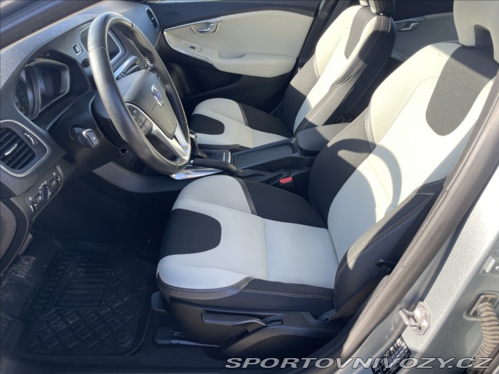 Volvo V40 2,0 i T4 140kw AWD CROSSC 2015