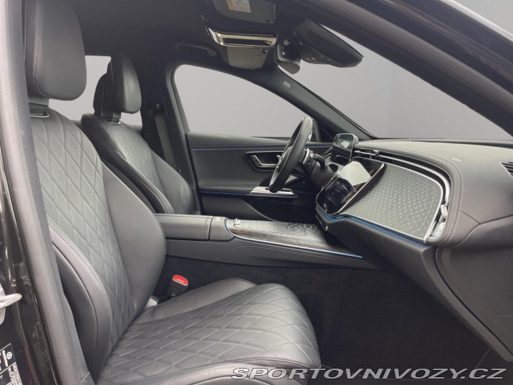 Mercedes-Benz E E 300 e 4MATIC REZERVACE 2025