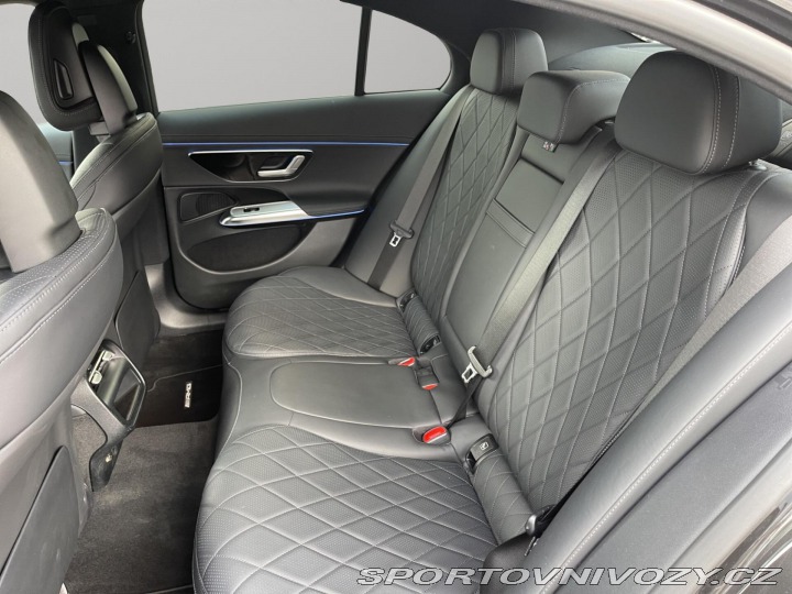 Mercedes-Benz E E 300 e 4MATIC 2025