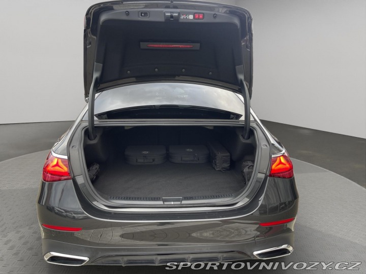 Mercedes-Benz E E 300 e 4MATIC 2025