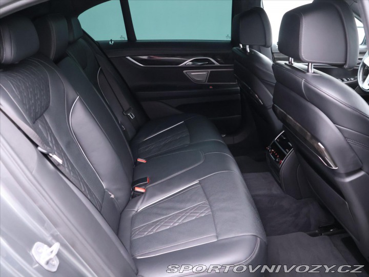 BMW 7 4,4 750i 330kW xDrive DPH 2017