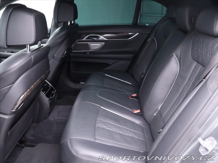 BMW 7 4,4 750i 330kW xDrive DPH 2017