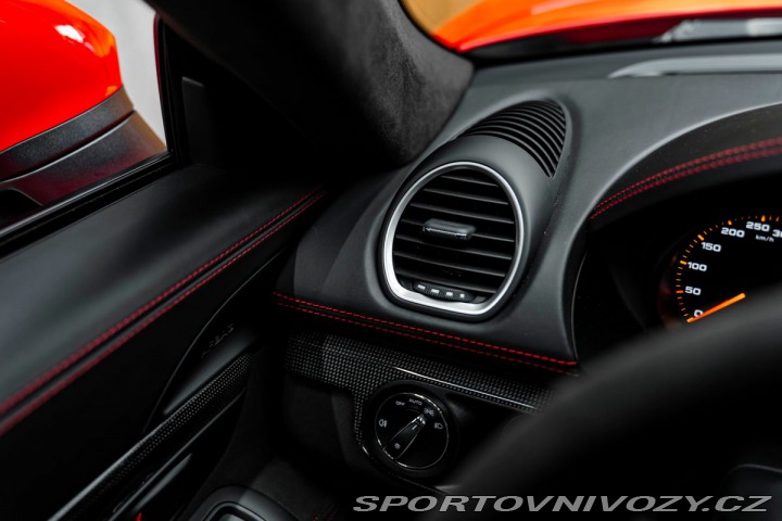 Porsche 718 GT4 2023