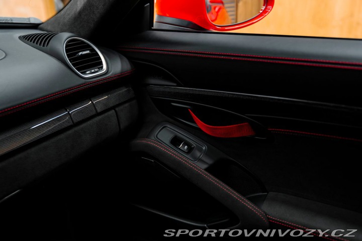 Porsche 718 GT4 2023