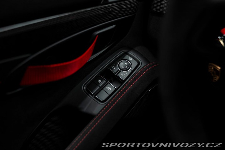 Porsche 718 GT4 2023