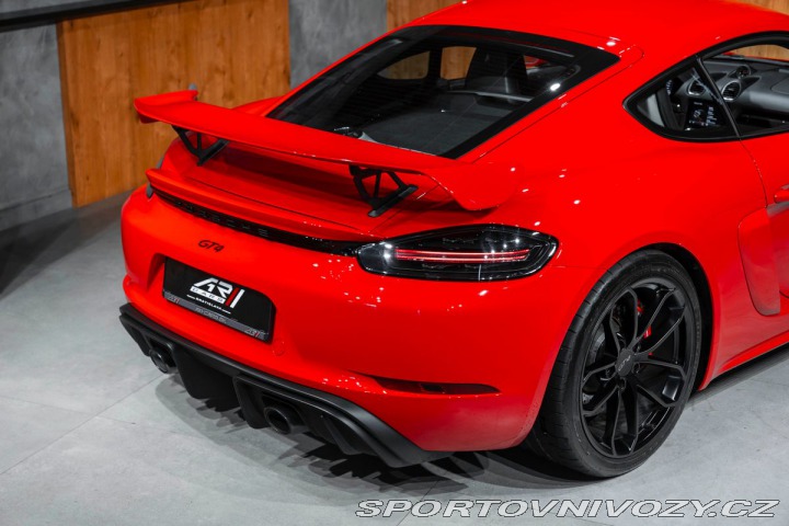 Porsche 718 GT4 2023