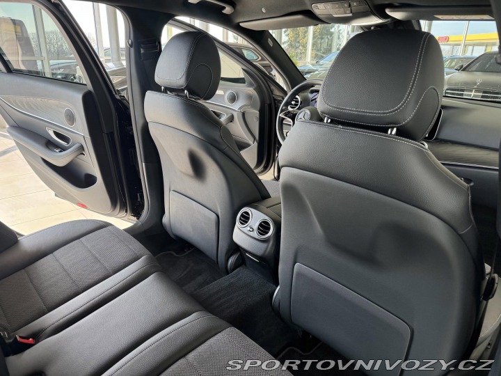 Mercedes-Benz E 300de 4Matic*Webasto*Tažn 2021