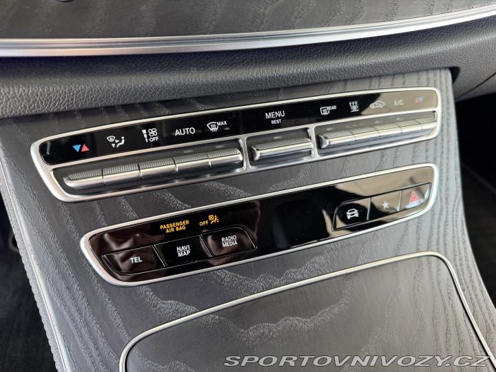 Mercedes-Benz E 300de 4Matic*Webasto*Tažn 2021