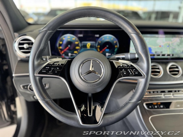Mercedes-Benz E 300de 4Matic*Webasto*Tažn 2021