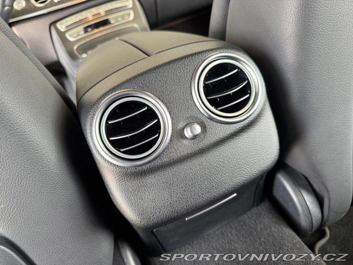 Mercedes-Benz E 300de 4Matic*Webasto*Tažn 2021