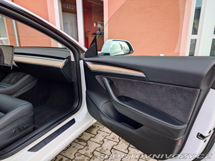 Tesla Model 3 Standard Range Plus REZER 2021