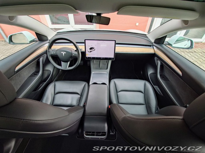 Tesla Model 3 Standard Range Plus REZER 2021