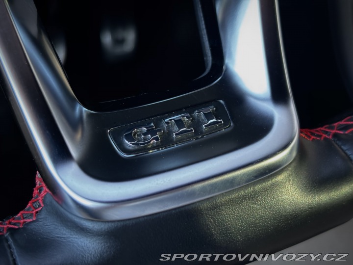 Volkswagen Golf GTI 2.0 TSI 162kW Manuál 2014