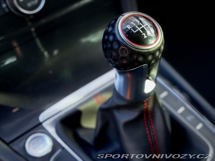 Volkswagen Golf GTI 2.0 TSI 162kW Manuál 2014