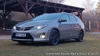 Toyota Ostatní modely TOYOTA AURIS 1.6i benzín 2014