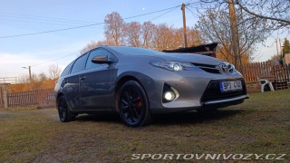 Toyota Ostatní modely TOYOTA AURIS 1.6i benzín 2014
