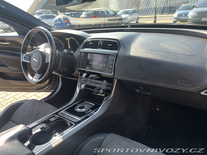 Jaguar XE 3.0 V6 Supercharged 2016