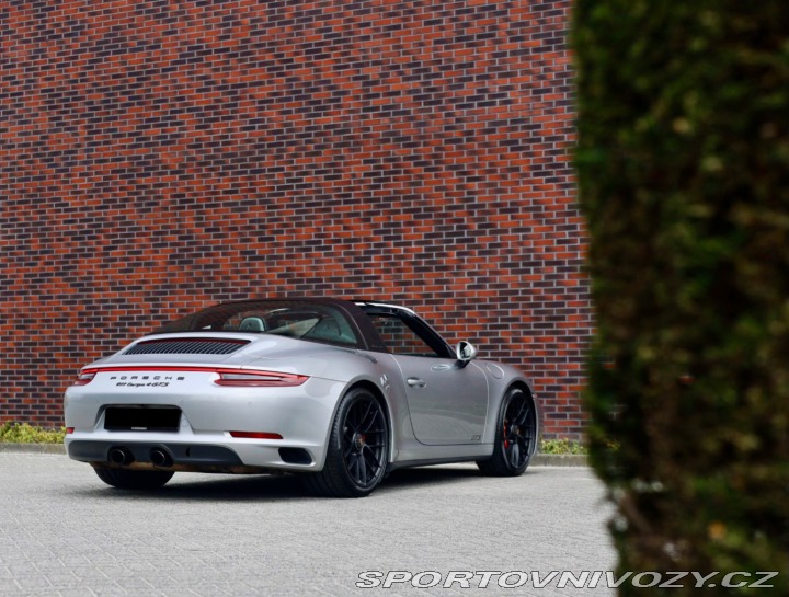 Porsche 911 4 GTS | Sport Chrono - B 2018