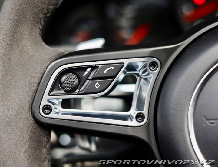 Porsche 911 4 GTS | Sport Chrono - B 2018