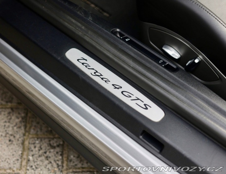 Porsche 911 4 GTS | Sport Chrono - B 2018