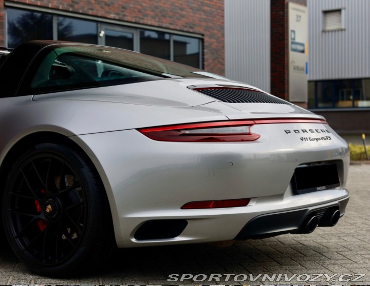 Porsche 911 4 GTS | Sport Chrono - B 2018