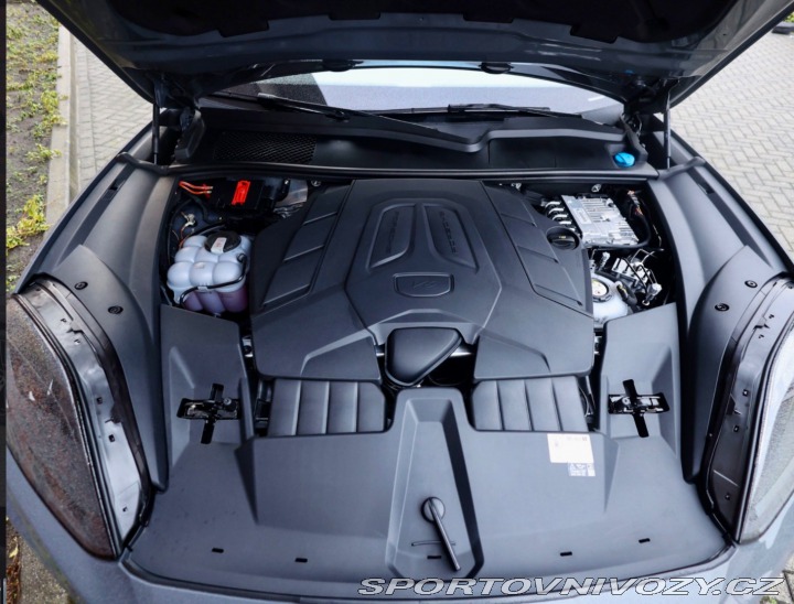 Porsche Cayenne 3.0 V6 E-Hybrid 470PS | 2025