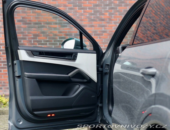 Porsche Cayenne 3.0 V6 E-Hybrid 470PS | 2025