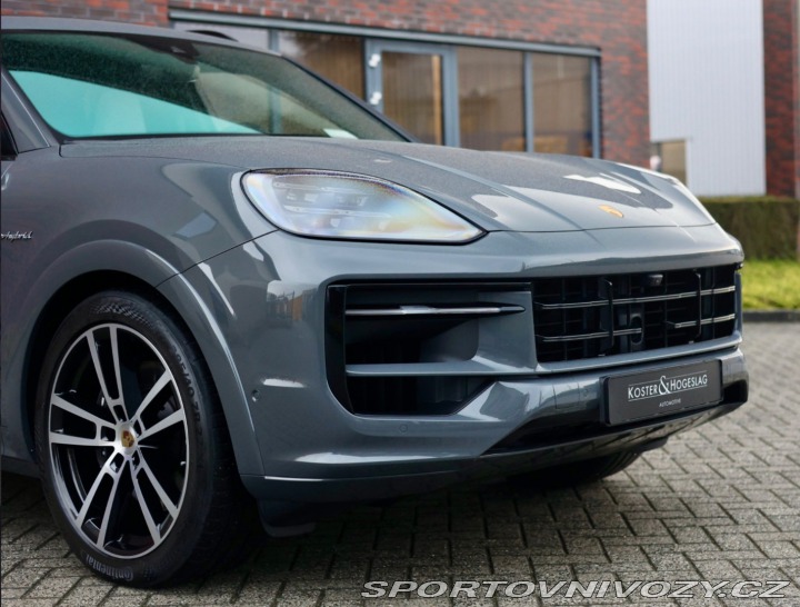 Porsche Cayenne 3.0 V6 E-Hybrid 470PS | 2025