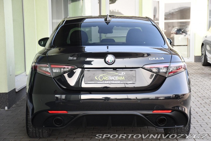 Alfa Romeo Giulia 2.0T16V206kWREZERVACE 2023
