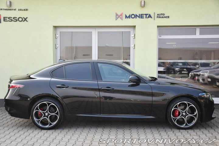 Alfa Romeo Giulia 2.0T16V206kWREZERVACE 2023