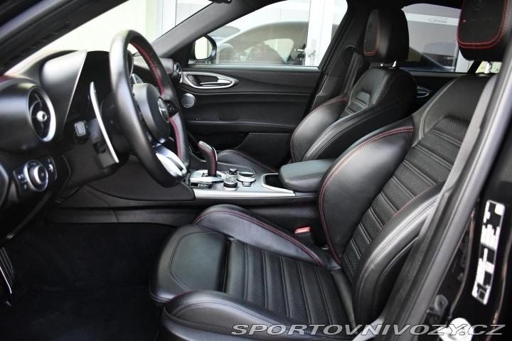 Alfa Romeo Giulia 2.0T16V206kWREZERVACE 2023