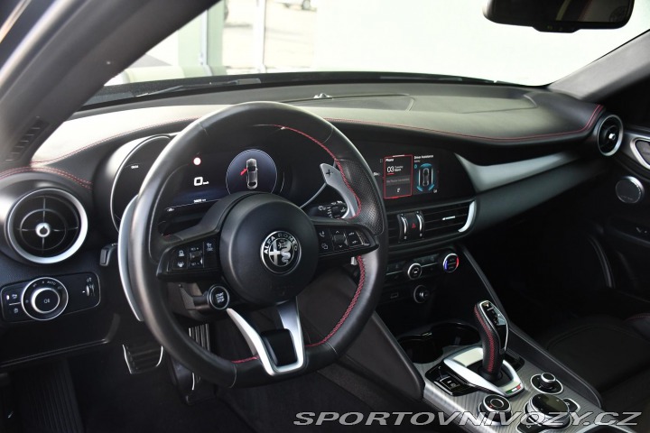 Alfa Romeo Giulia 2.0T16V206kWREZERVACE 2023