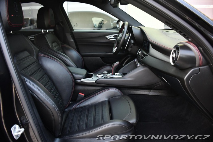 Alfa Romeo Giulia 2.0T16V206kWREZERVACE 2023