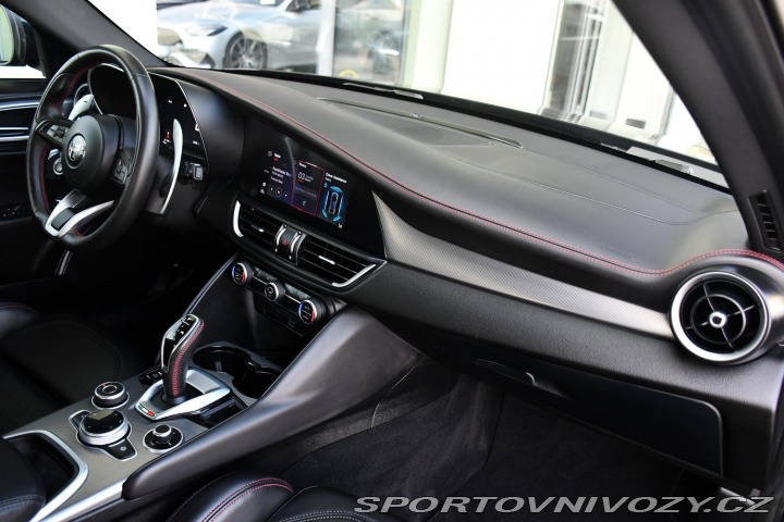 Alfa Romeo Giulia 2.0T16V206kWREZERVACE 2023