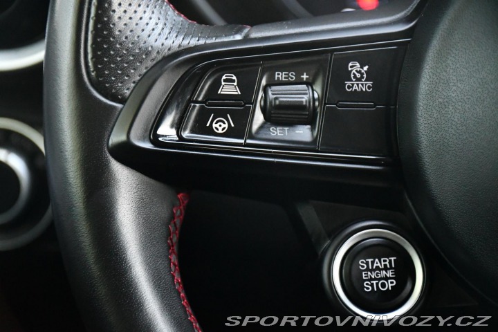 Alfa Romeo Giulia 2.0T16V206kWREZERVACE 2023