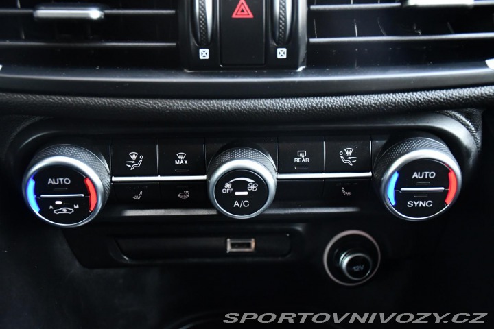 Alfa Romeo Giulia 2.0T16V206kWREZERVACE 2023
