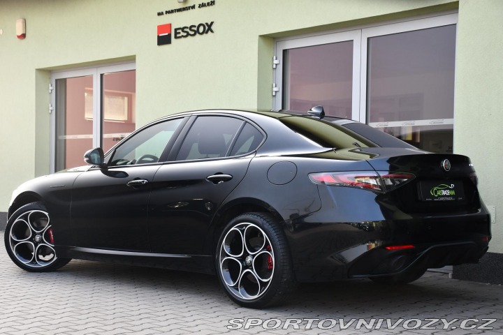 Alfa Romeo Giulia 2.0T16V206kWREZERVACE 2023
