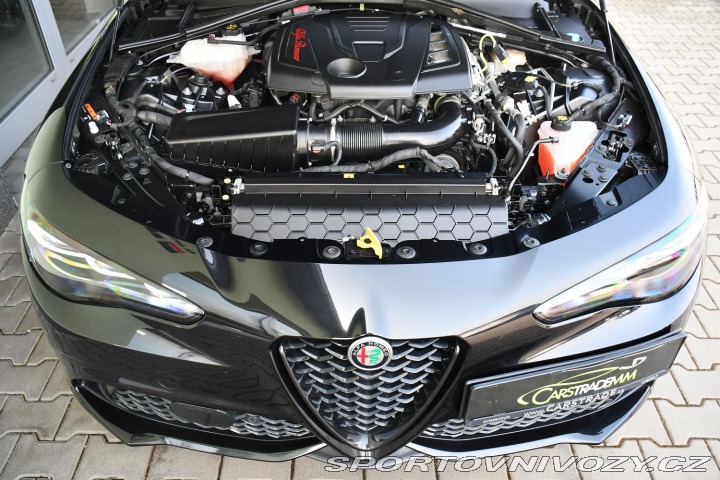 Alfa Romeo Giulia 2.0T16V206kWREZERVACE 2023