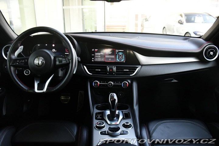 Alfa Romeo Giulia 2.0T16V206kWREZERVACE 2023