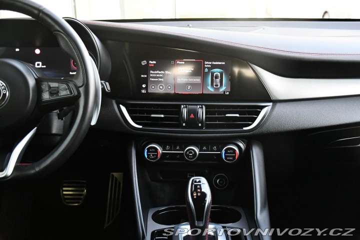 Alfa Romeo Giulia 2.0T16V206kWREZERVACE 2023