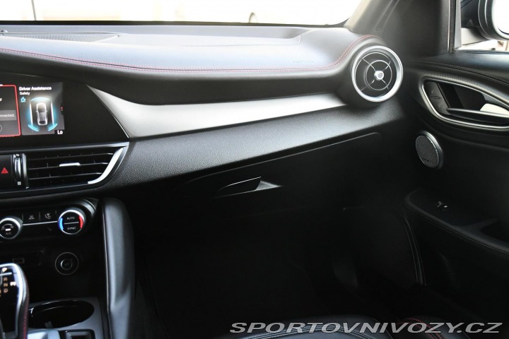 Alfa Romeo Giulia 2.0T16V206kWREZERVACE 2023