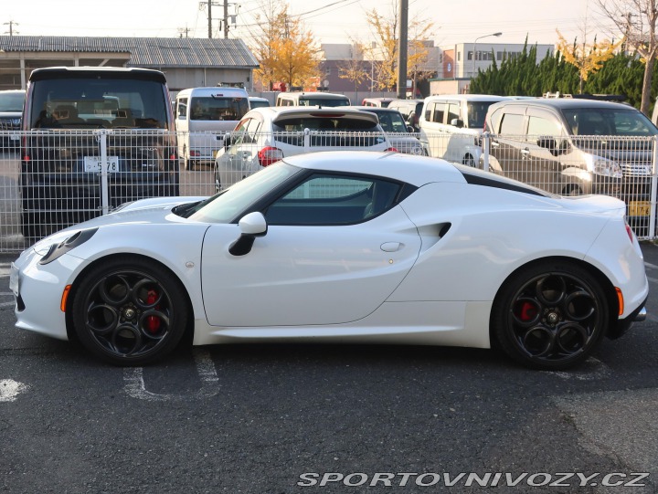 Alfa Romeo 4C  2015