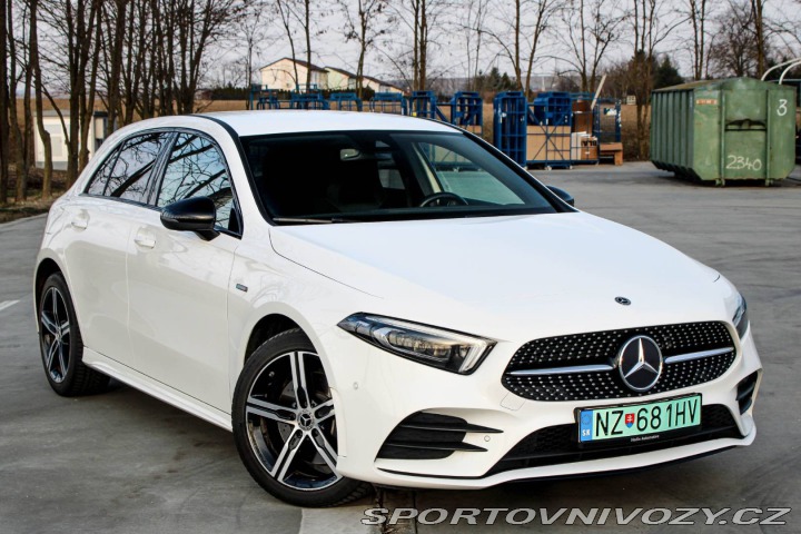 Mercedes-Benz A A250e AMG LINE AT8 / AJ 2020