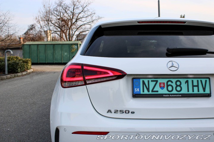 Mercedes-Benz A A250e AMG LINE AT8 / AJ 2020