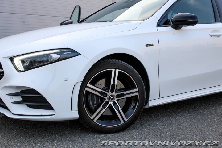 Mercedes-Benz A A250e AMG LINE AT8 / AJ 2020