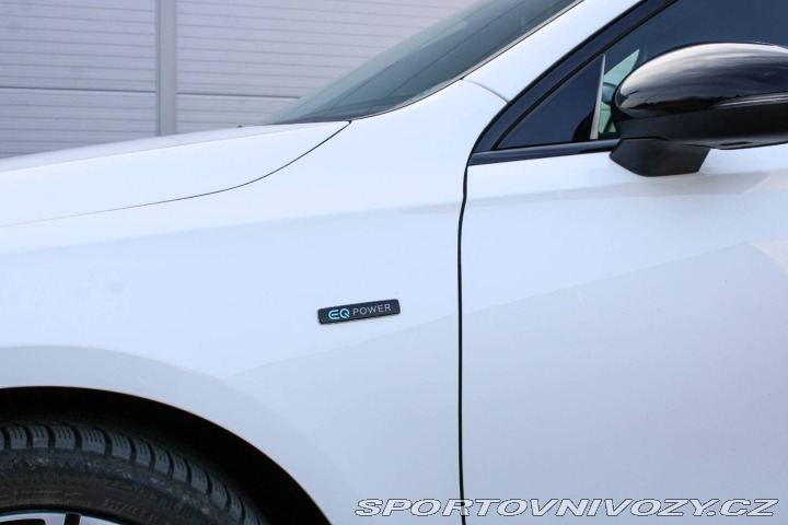 Mercedes-Benz A A250e AMG LINE AT8 / AJ 2020